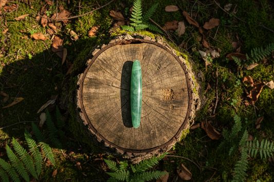 A Guide to the Green Aventurine Crystal for Abundance and the Heart