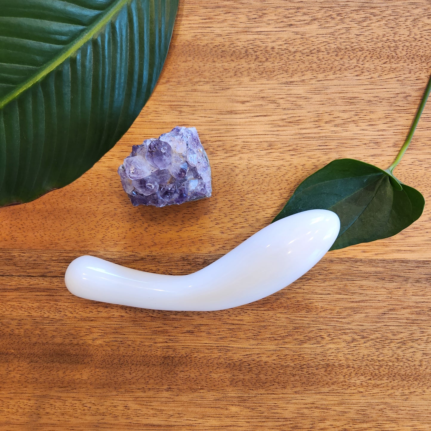 Dual-size white jade curved yoni wand for well-being and serenity