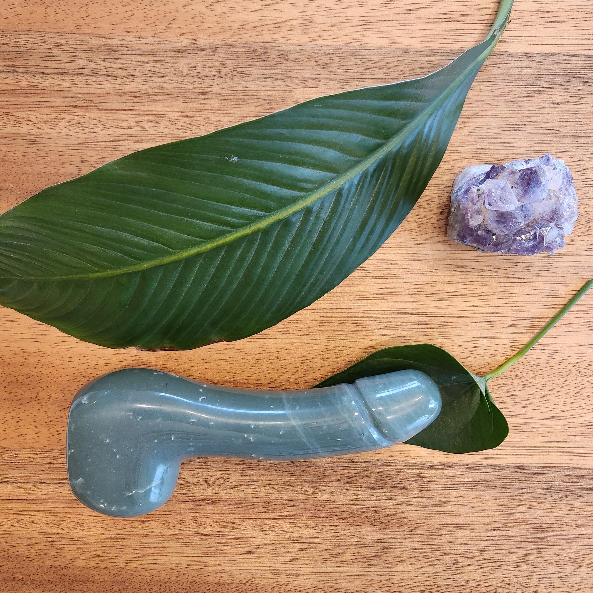 Crystal Wand Yoni in a Penis shape with a Green Aventurine color to reach the G-Spot