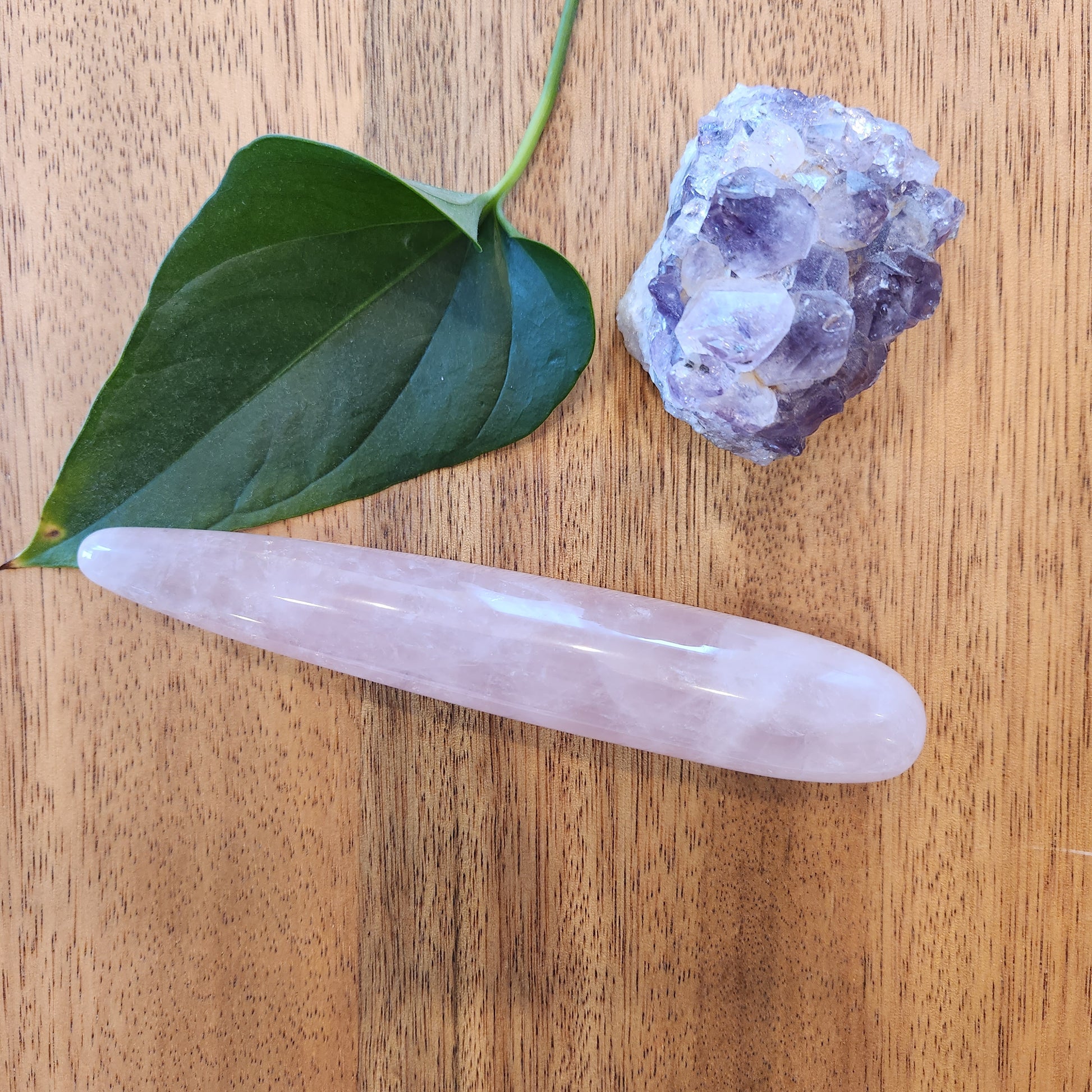 Crystal Wand Yoni in a slim straight shape in a Rose Quartz color for sex anal to reach the G-Spot