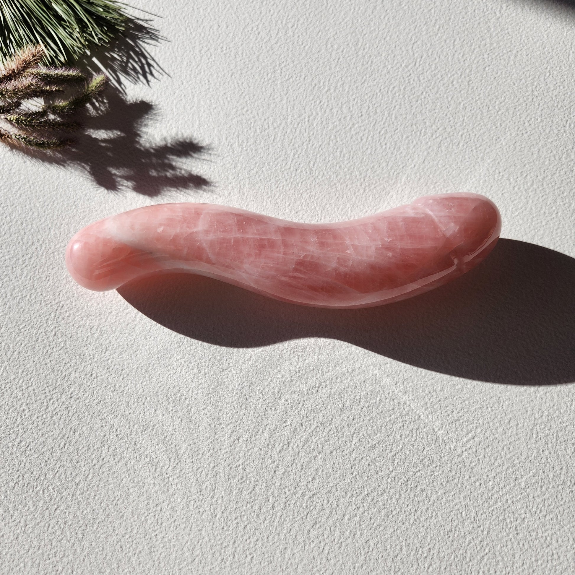 Crystal Wand Yoni in a curved Penis shape in a Rose Quartz color for amazing pleasure - Dildo - Sex toy